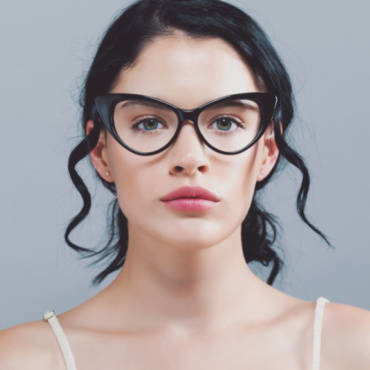 Femme lunettes vue chez Optique Croix Souris